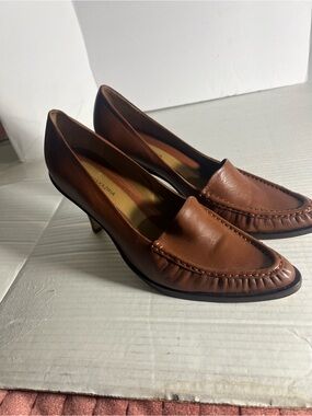Bcbgmaxazria Leather Loafers size 8.5 made in Brazil